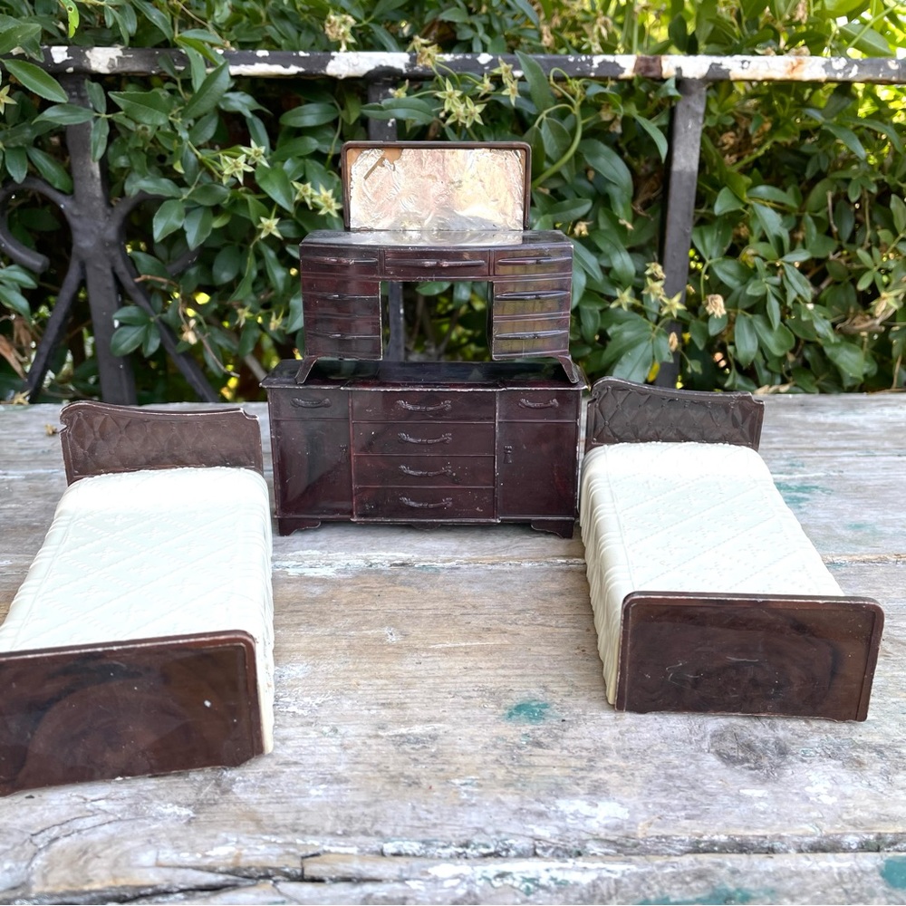 Vintage Plasco 1950’s dollhouse furniture bedroom set 4 pieces